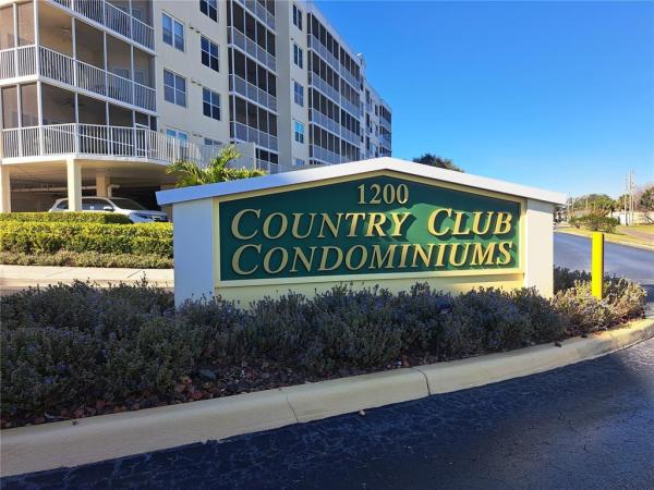 COUNTRY CLUB CONDO AT EAST BAY