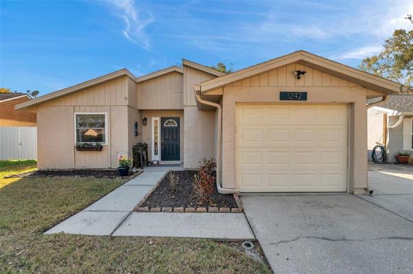 HAMLETS OF FOREST LAKES THE