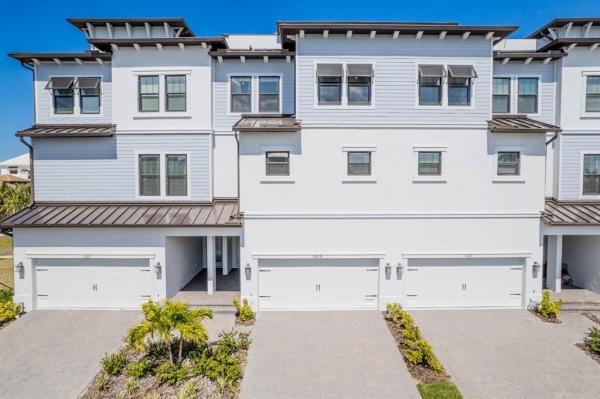 SOUTHSHORE YACHT CLUB TOWNHOMES