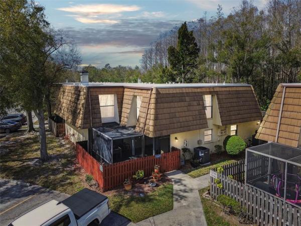 TOWNHOMES OF COUNTRY RUN