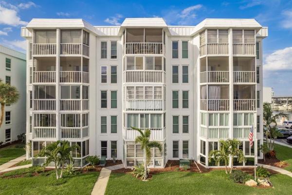 MOORINGS OF MAXIMO CONDO