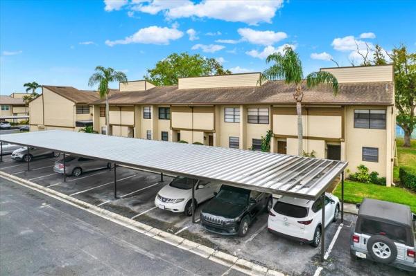 TOWNHOMES OF LAKE SEMINOLE