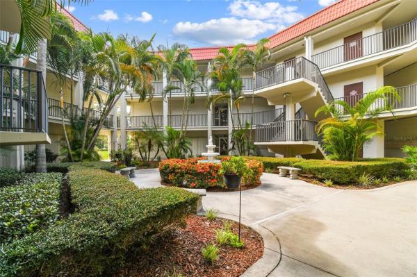 MEDITERRANEAN MANORS