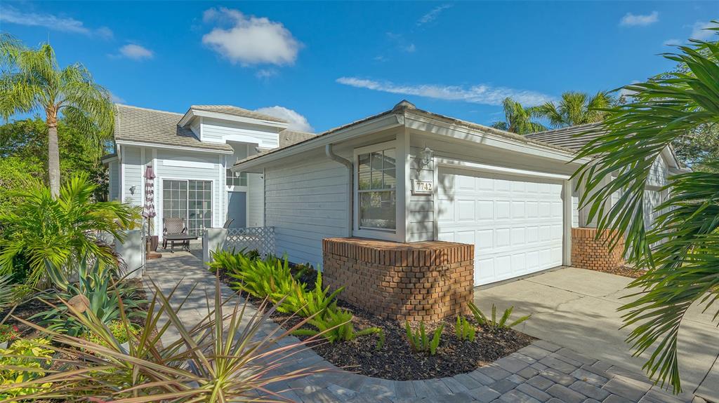 UNIVERSITY PARK - фото