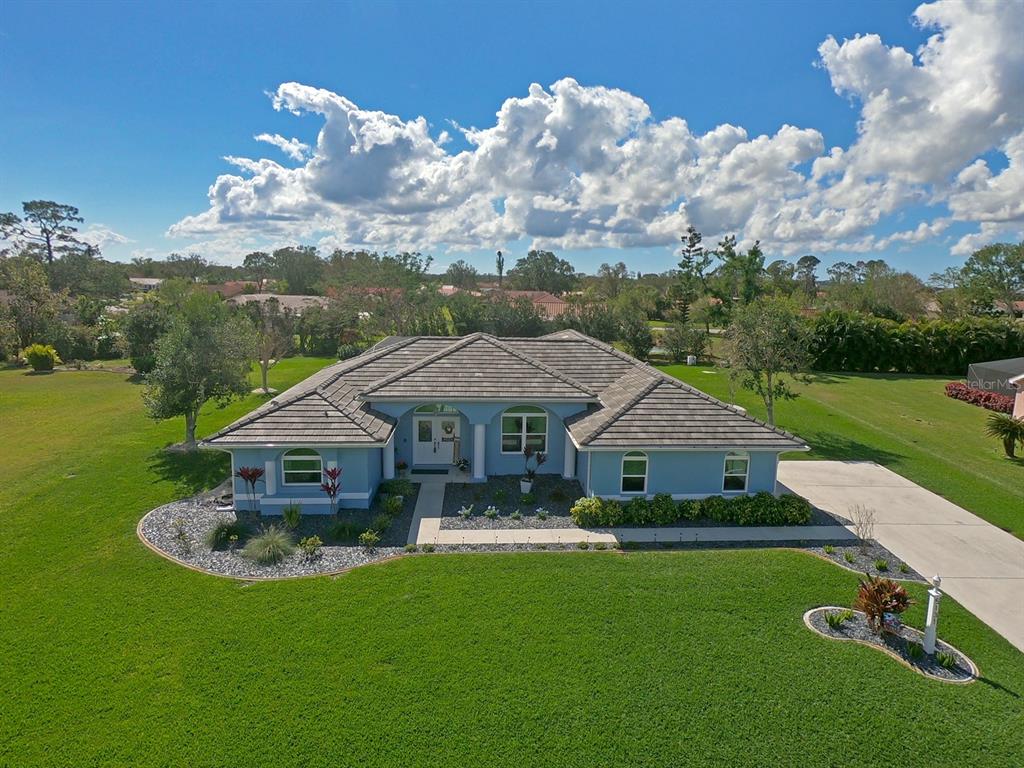 COUNTRY CLUB ESTATES - фото