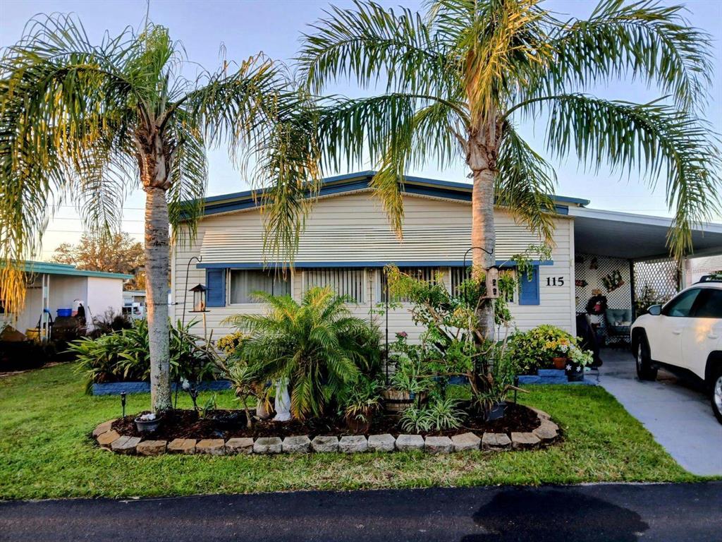 BRITTANY ESTATES - фото