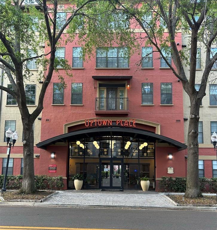 UPTOWN PLACE CONDO - фото