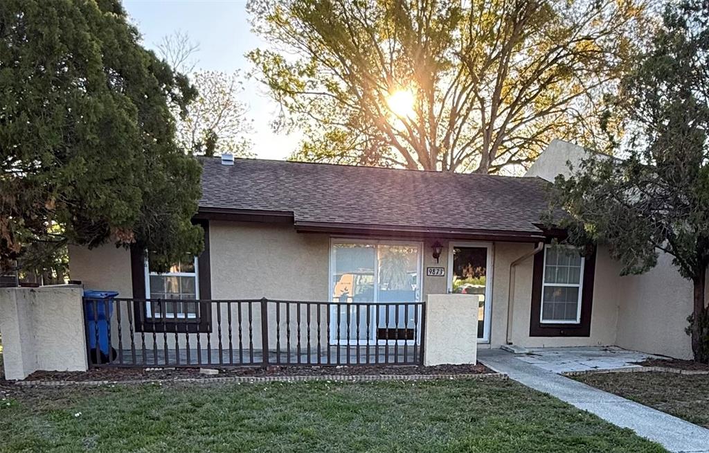 BENT TREE - фото