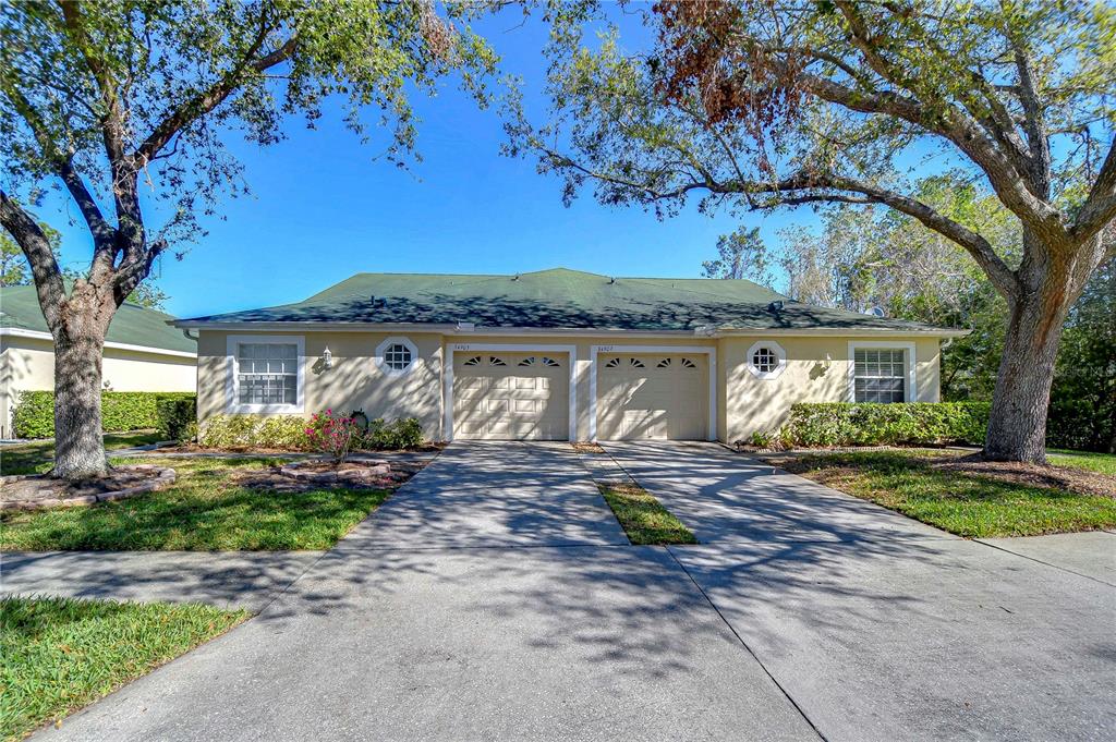 LAKE BERNADETTE - фото