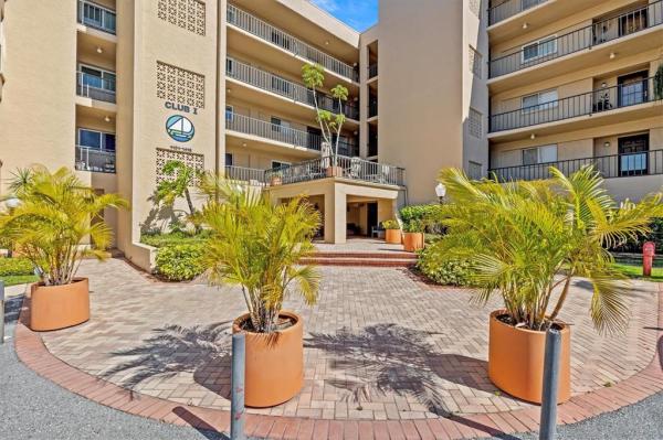 LAKE TARPON SAIL & TENNIS CLUB