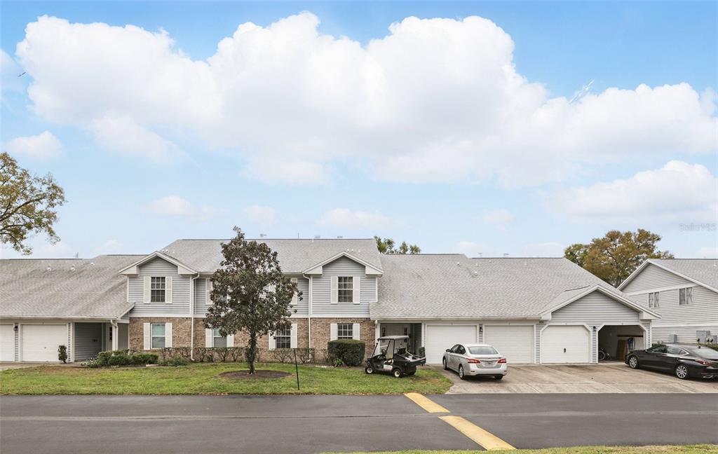 COACH HOMES AT DOVER VILLAGE - фото