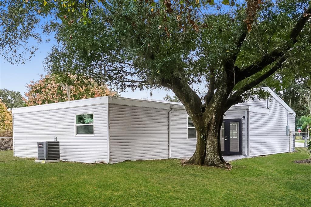 KINGS VILLAGE - фото