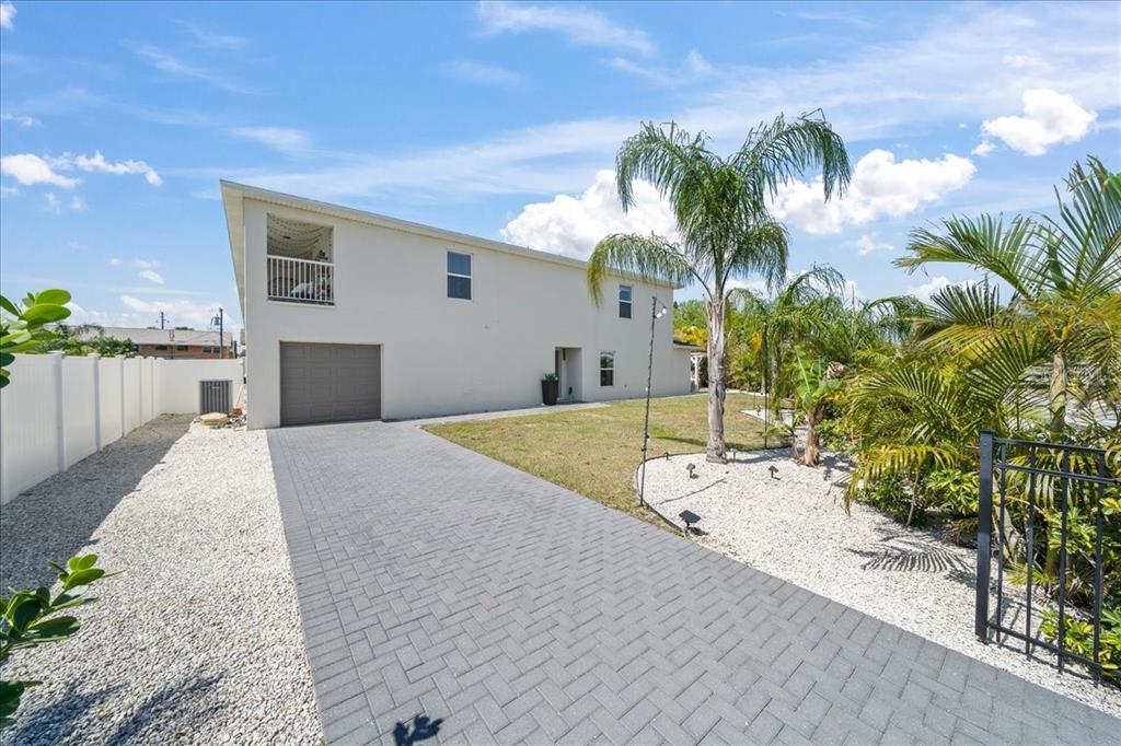 ELLA STREET TWNHMS - фото