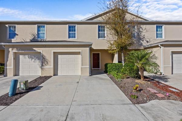 LAKE BLUFF/TOWN CENTER EAST-PH