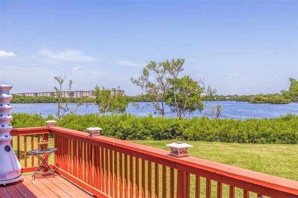 SHORES OF LONG BAYOU CONDO