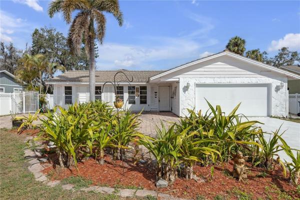 WOODLAWN LAKES FIRST ADD