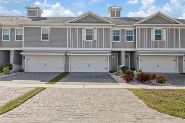 PINEAPPLE PALMS TOWNHOMES