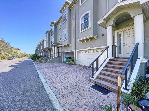 BAYOU GRANDE TOWNHOME COMMUNITY