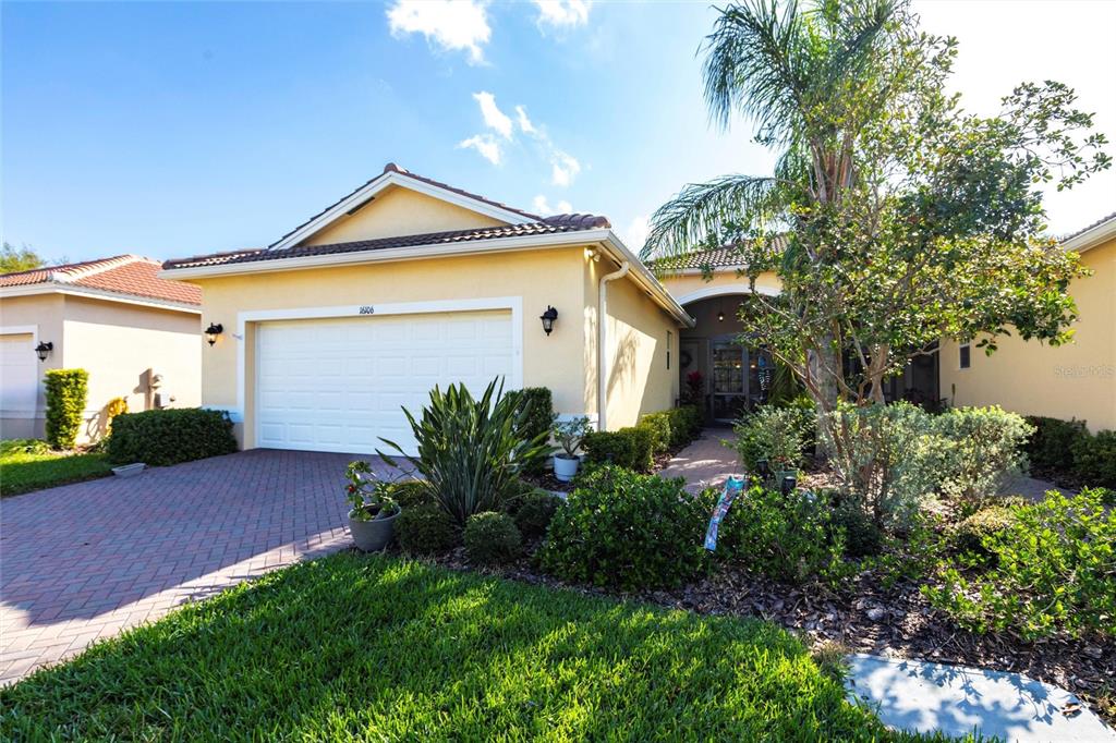 VALENCIA LAKES - фото