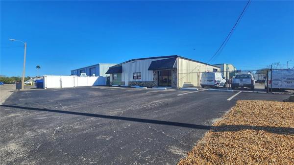 CUSTOM COMMERCE CENTER