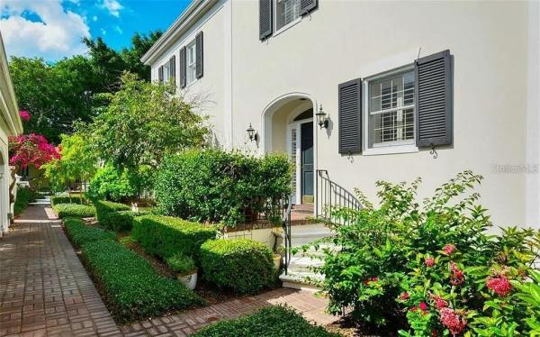 BISHOPSCOURT TOWNHOME ONE