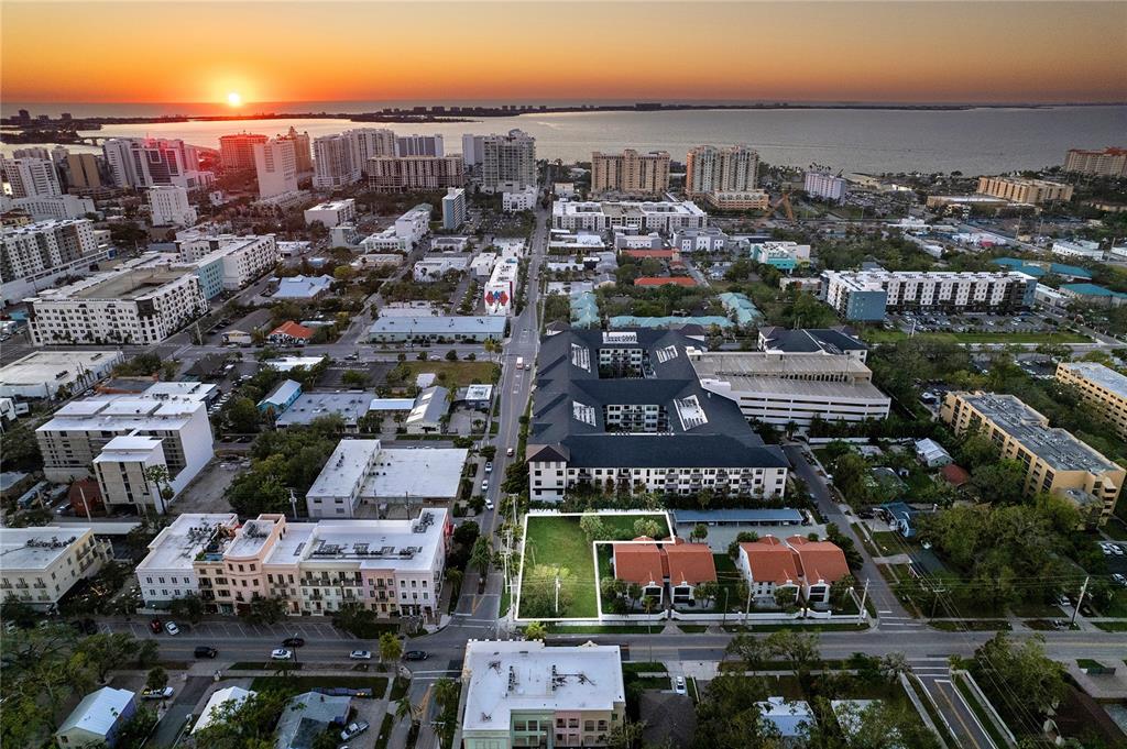 HALLS SUB JAMES S - фото