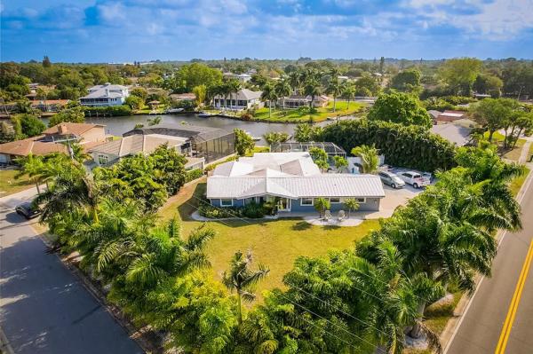 PHILLIPPI GARDENS 01