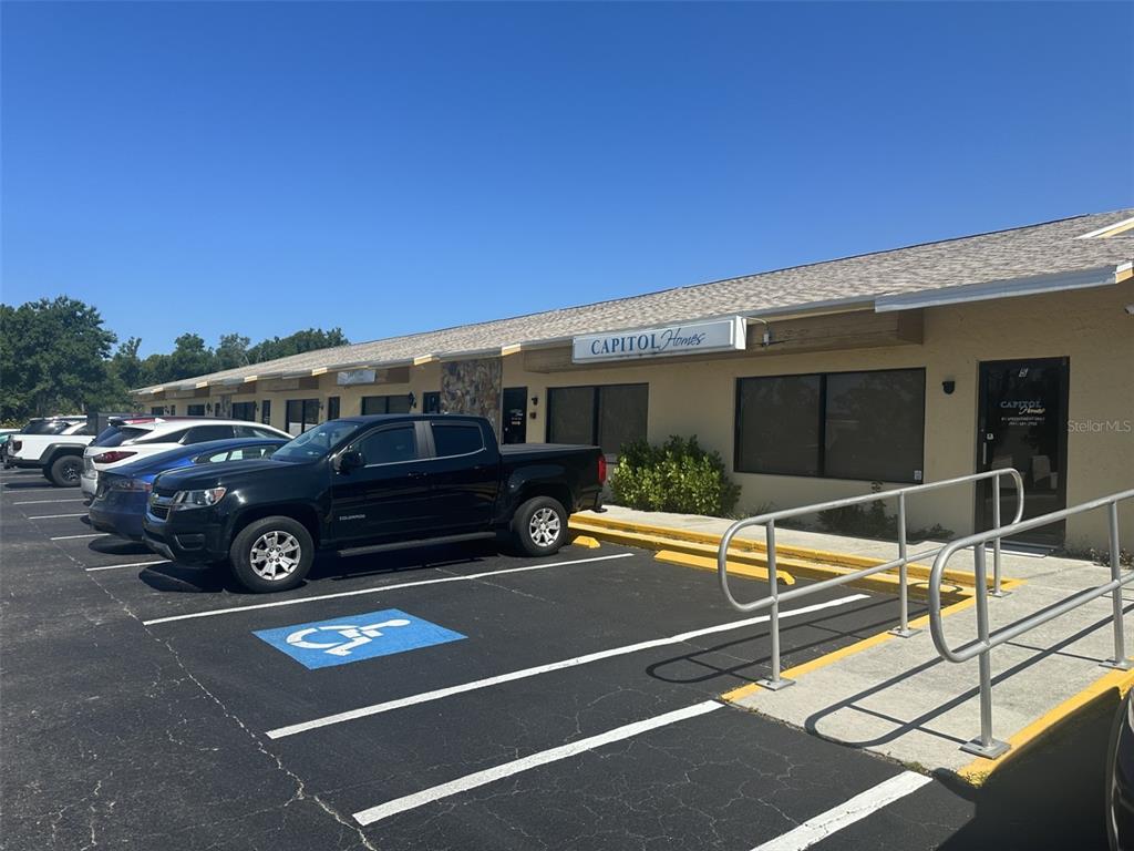 PINE PLAZA - фото