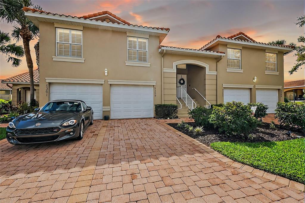 LAKESIDE LANDINGS - фото