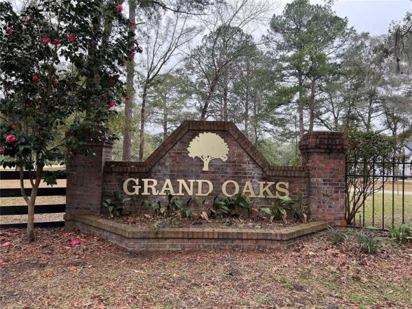 GRAND OAKS