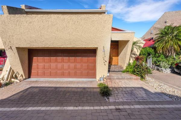 CASARENA ON THE LAKES