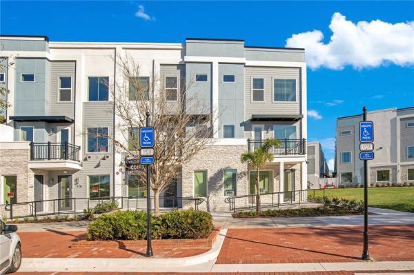 TOWNHOMES AT CITY PLACE