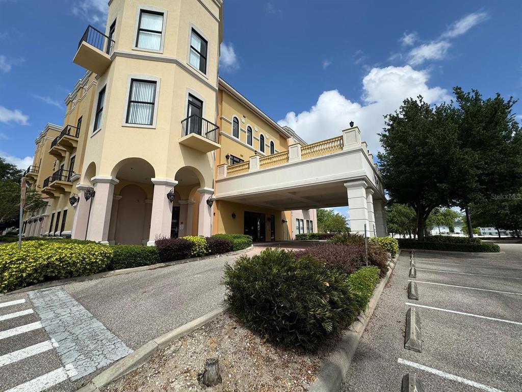 LEGACY POINTE/METRO WEST - фото