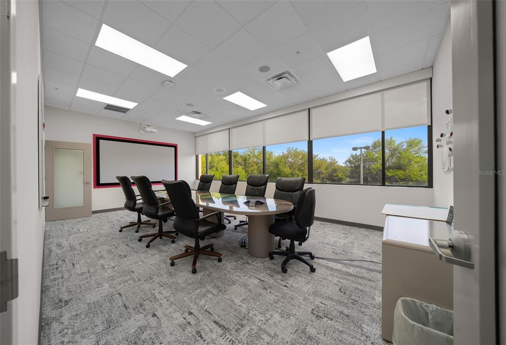 MEADOWBROOK COMMERCE PARK - фото