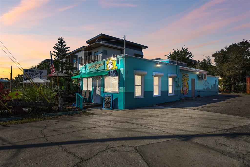 BUNGALOW TERRACE - фото