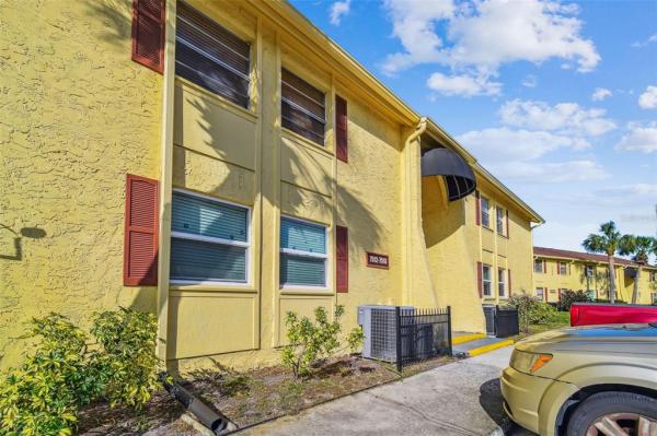 GREENS OF TOWNN COUNTRY A CONDO