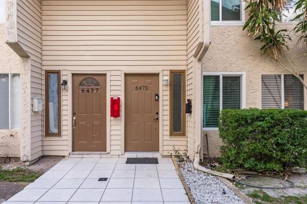 BARKWOOD SQUARE CONDO