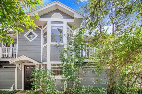 THE VILLAS OF HYDE PARK A CONDO