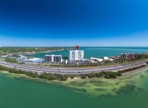 SKY HARBOUR CONDO APTS