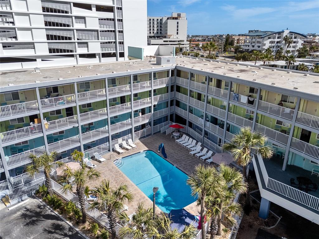 PELICAN POINTE - фото