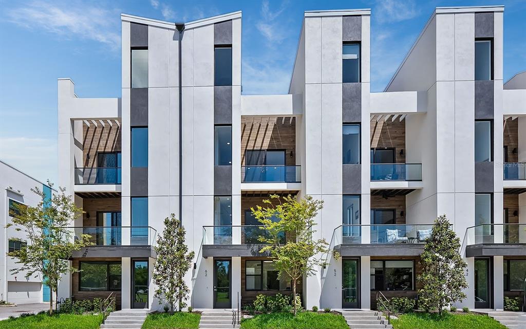 PREMIER ON MAIN - фото