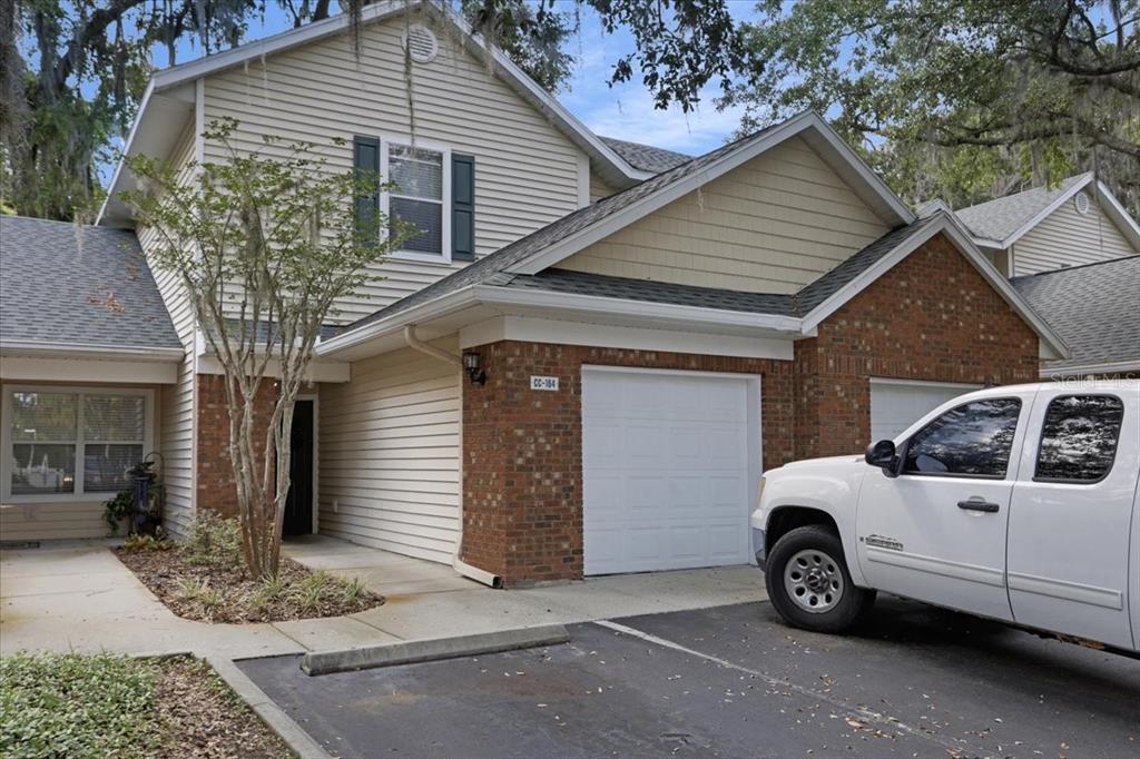 GREENS CONDOS AT WEST END - фото