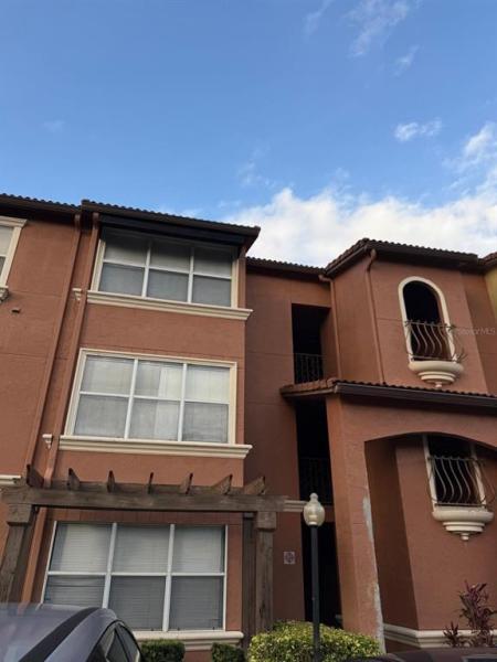 RESIDENCES AT VILLA MEDICI CONDOMINIUM 8499/4131 &