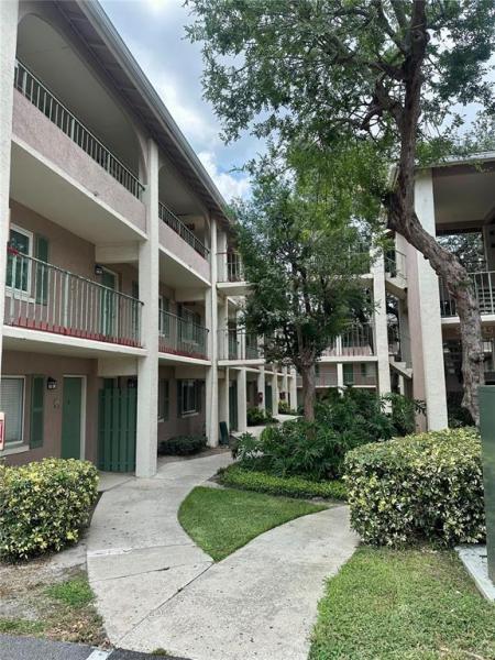 WATERSIDE AT CRANES ROOST A CONDO COMMUNITY