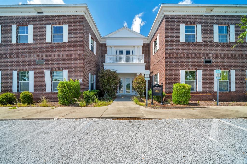 CHARLESTON PLACE - фото