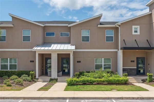 COVE AT STOREY LAKE 4