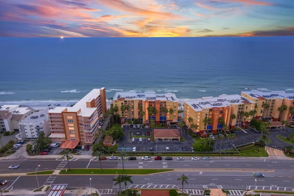 TIDES BEACH CLUB CONDO - фото