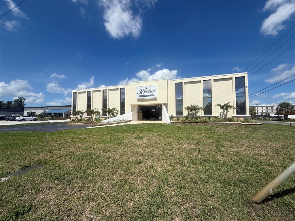 ULMERTON INDUST CENTER - фото