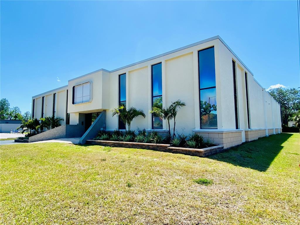 ULMERTON INDUST CENTER - фото