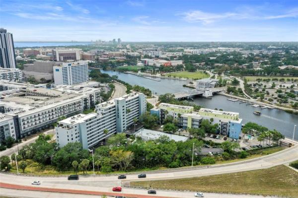 ONE LAUREL PLACE A CONDO